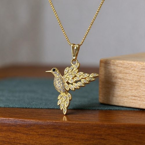 Colar Beija-Flor Cravejado Banhado a Ouro 18k