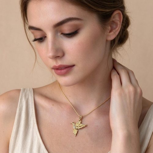 Colar Beija-Flor Cravejado Banhado a Ouro 18k