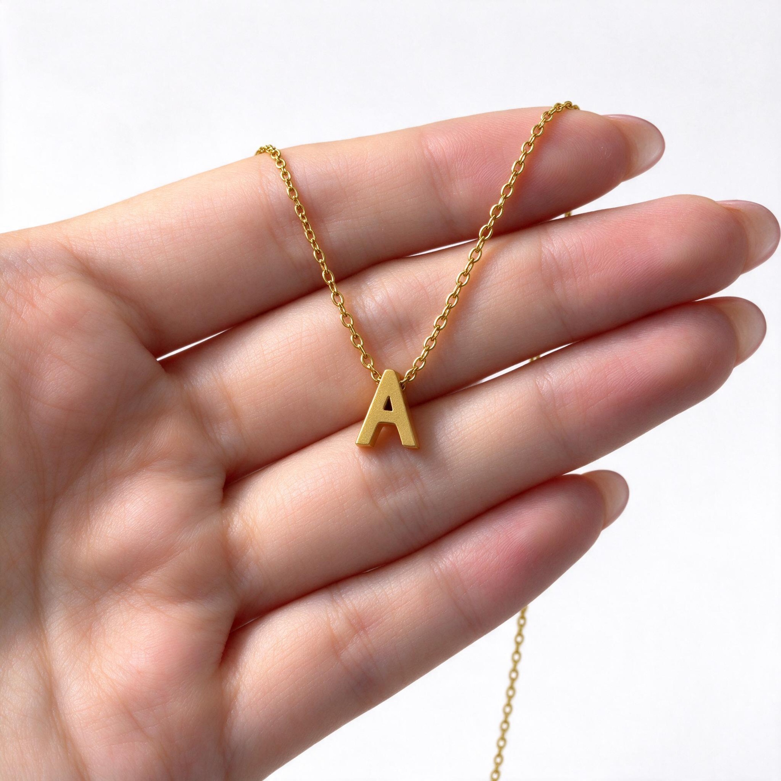 Colar Pingente Letra Banhado a Ouro 24k