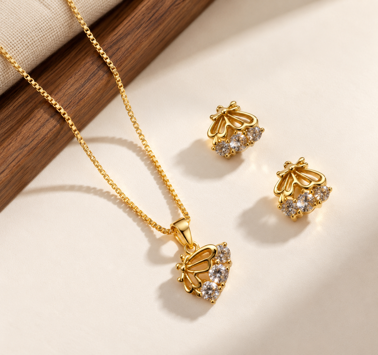 Conjunto Colar e Brinco Borboleta Banhado a Ouro 18k