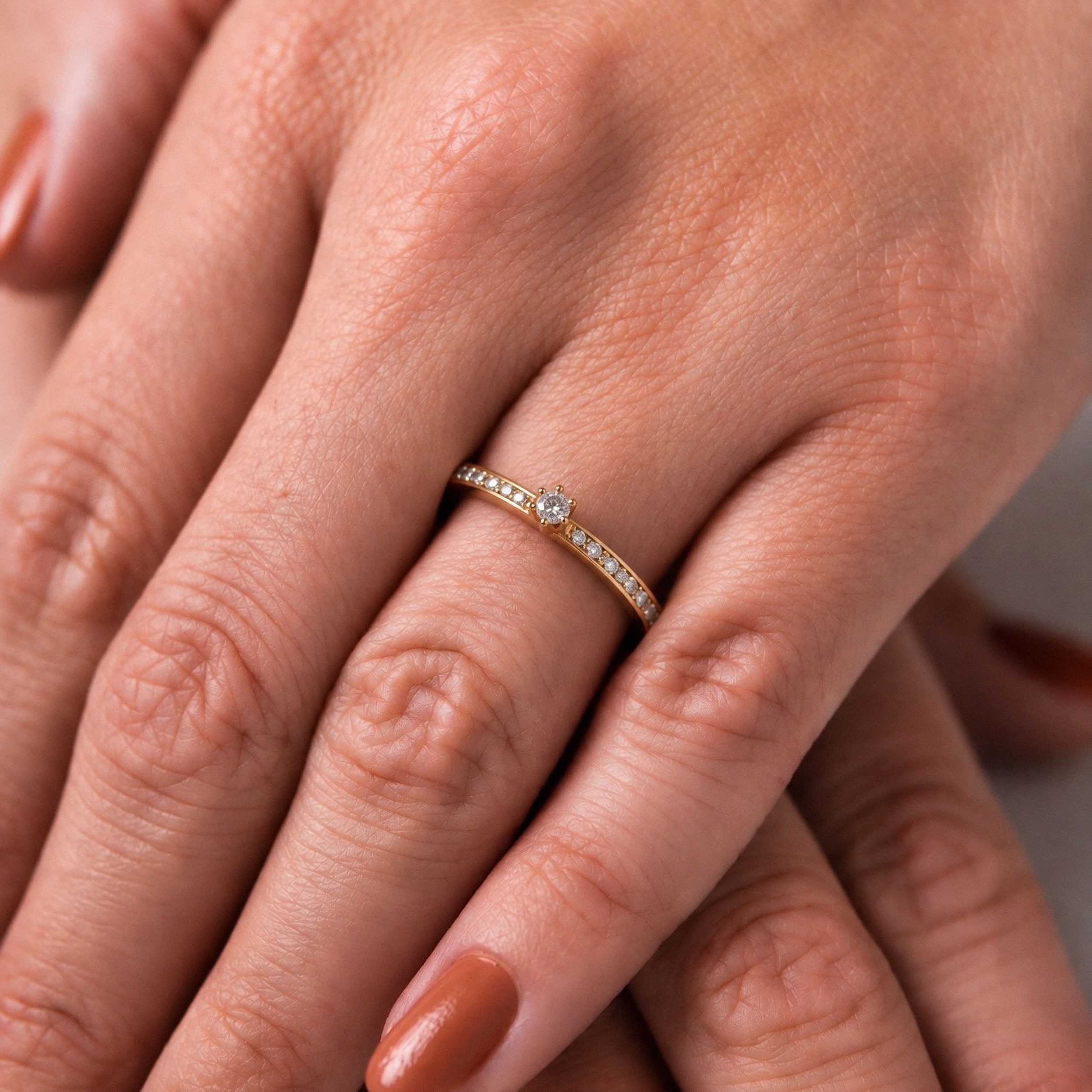 Solitário de Moeda 18k Cravejado 2mm com Zircônia